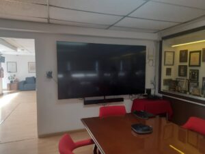 Instalación de Pantalla de 110 Pulgadas